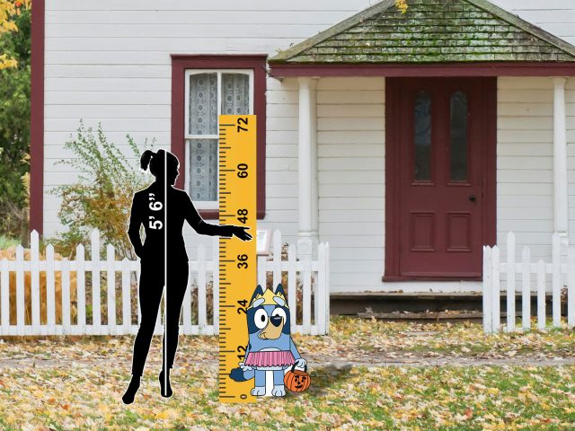 Bluey Halloween lawn sign